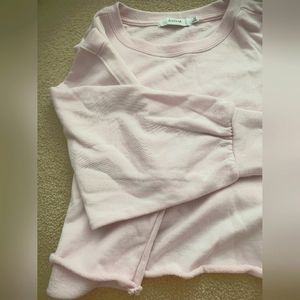 1x Long sleeve Light Pink Crop Crewneck 💕 💗